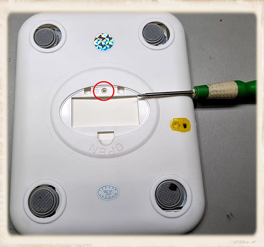 충전 저울로 개조 및 사용기 4 충전 저울로 개조 및 사용기_저울 나사제거