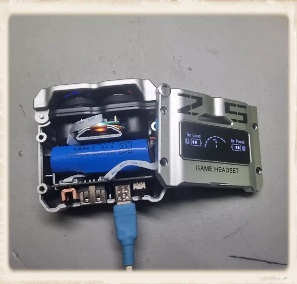 가성비 무선 이어폰 TWS M25 개조 사용법 10 가성비 무선 이어폰 TWS M25 개조 사용법_10충전으로 M25 회로ON