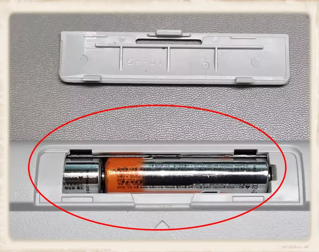 K270 로지텍 키보드 분해 윤활 작업 3 K270 로지텍 키보드 윤활 작업_03배터리제거