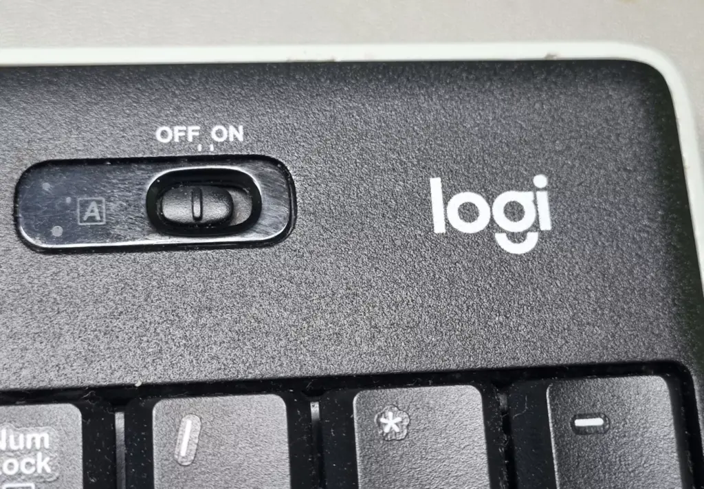 K270 로지텍 키보드 분해 윤활 작업 2 K270 로지텍 키보드 윤활 작업_03전원끄기