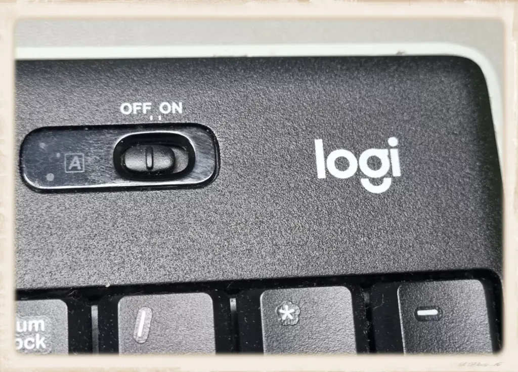 K270 로지텍 키보드 분해 윤활 작업 13 K270 로지텍 키보드 윤활 작업_13전원켜고 테스트