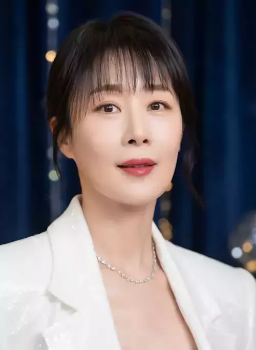 The Practical Guide to Love Cast: Complete Guide to Plot and Themes | 미혼 남녀의 효율적 만남 17 The Practical Guide to Love Cast4_1Son Jung-ah_played by Moon Jung-hee