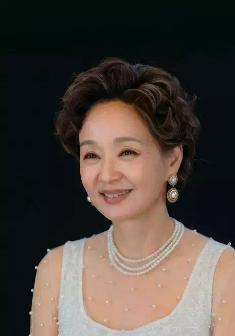 We Are All Trying Here Cast & Review Guide | 모두가 자신의 무가치함과 싸우고 있다 7 We Are All Trying Here Cast_HwaOh Jung-hee_Played by Bae Jong-ok