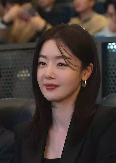 We Are All Trying Here Cast & Review Guide | 모두가 자신의 무가치함과 싸우고 있다 8 We Are All Trying Here Cast_Jang Mi-ran_Played by Han Sun-hwa