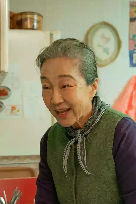 We Are All Trying Here Cast & Review Guide | 모두가 자신의 무가치함과 싸우고 있다 15 We Are All Trying Here Cast_Ga Soo-ja_Played by Yeon Woon-kyung