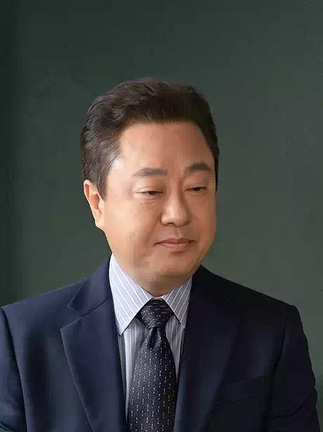 We Are All Trying Here Cast & Review Guide | 모두가 자신의 무가치함과 싸우고 있다 17 We Are All Trying Here Cast_Park-CEO_Played by Park Soo-young