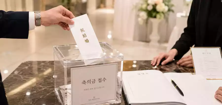 Korean Wedding Traditions Explained: Rituals, Culture, and Guest Etiquette 3 Korean wedding money gift Preparing the cash gift